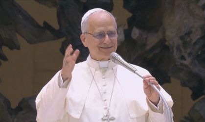 Calor faz Papa Leão XIV realizar audiência semanal dentro de basílica