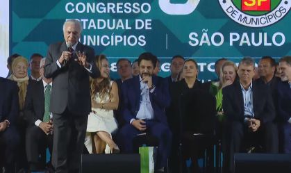 Imitem o Tarcísio, diz Temer em abertura de evento com municípios de SP