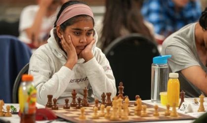 Garota britânica de 10 anos vence grande mestre no xadrez e quebra recorde