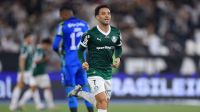 Felipe Anderson decide, e Palmeiras bate Botafogo pelo Brasileirão