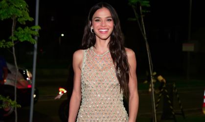 Bruna Marquezine usa vestido de cristais em festa de 30 anos; veja