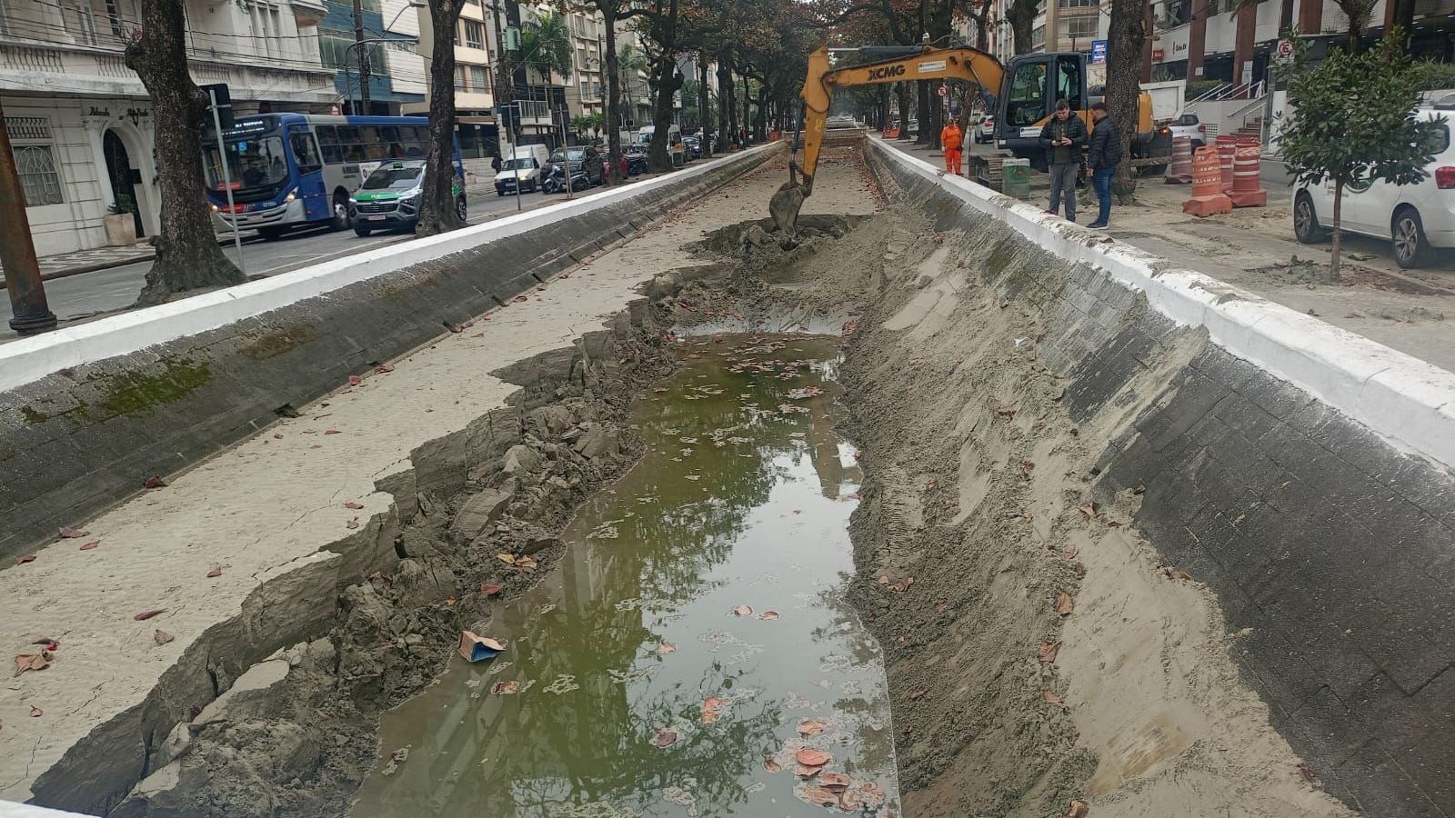 Canais estão sendo esvaziados • Divulgação/ Prefeitura de Santos
