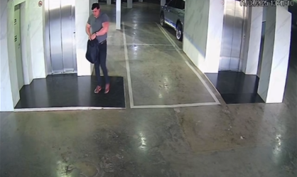 Vídeo mostra empresário que matou gari colocando a arma na mochila