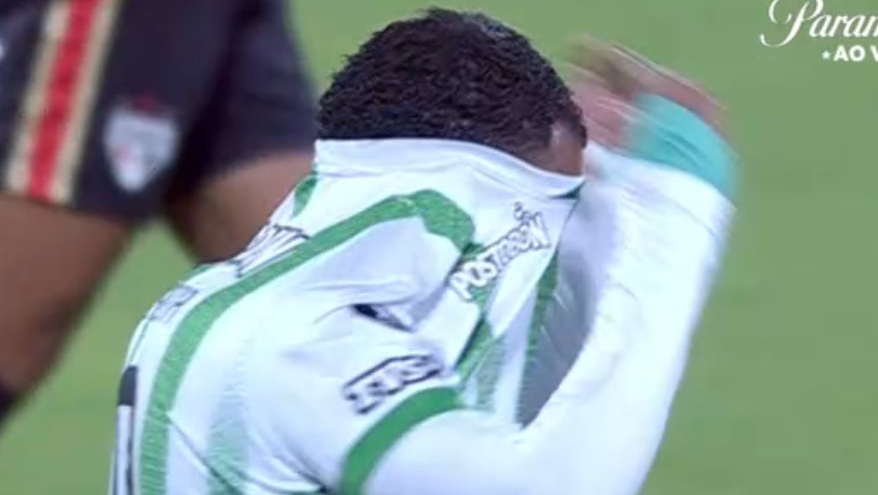 Cardona bateu pra fora