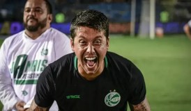 Em penúltimo e sem vencer há 6 jogos, técnico se exalta: "Sou muito bom"