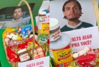 Torcida do Palmeiras faz protesto inusitado antes de jogo contra o Corinthians