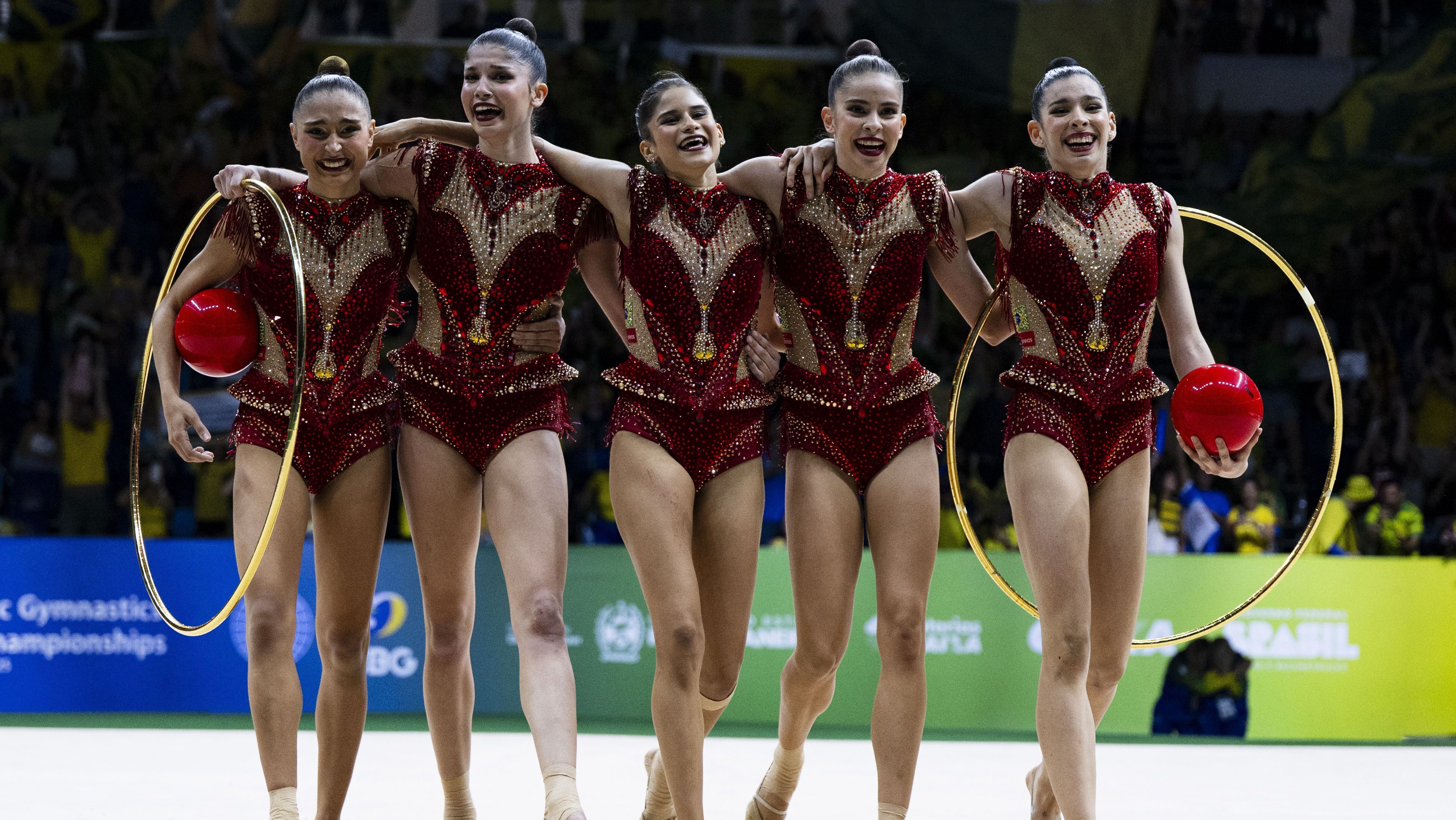 Equipe brasileira comemorando sua apresentação no Mundial de Ginástica Rìtmica