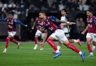 Em jogo frenético, Corinthians tropeça contra Bahia no Brasileirão
