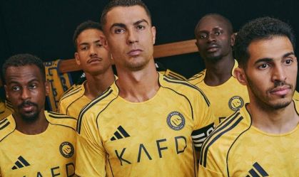 De contrato renovado, Cristiano Ronaldo é modelo de uniforme do Al-Nassr