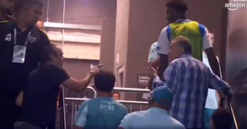 Cuca e diretor do Cruzeiro batem boca após jogo