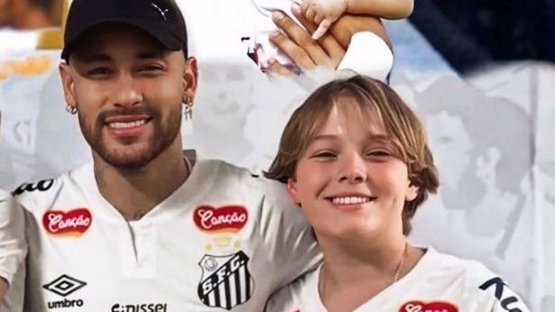 Neymar e Davi Lucca com a camisa do Santos