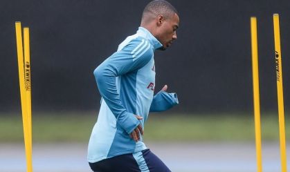 Carlos Sánchez acredita em retorno de De La Cruz ao River após polêmica
