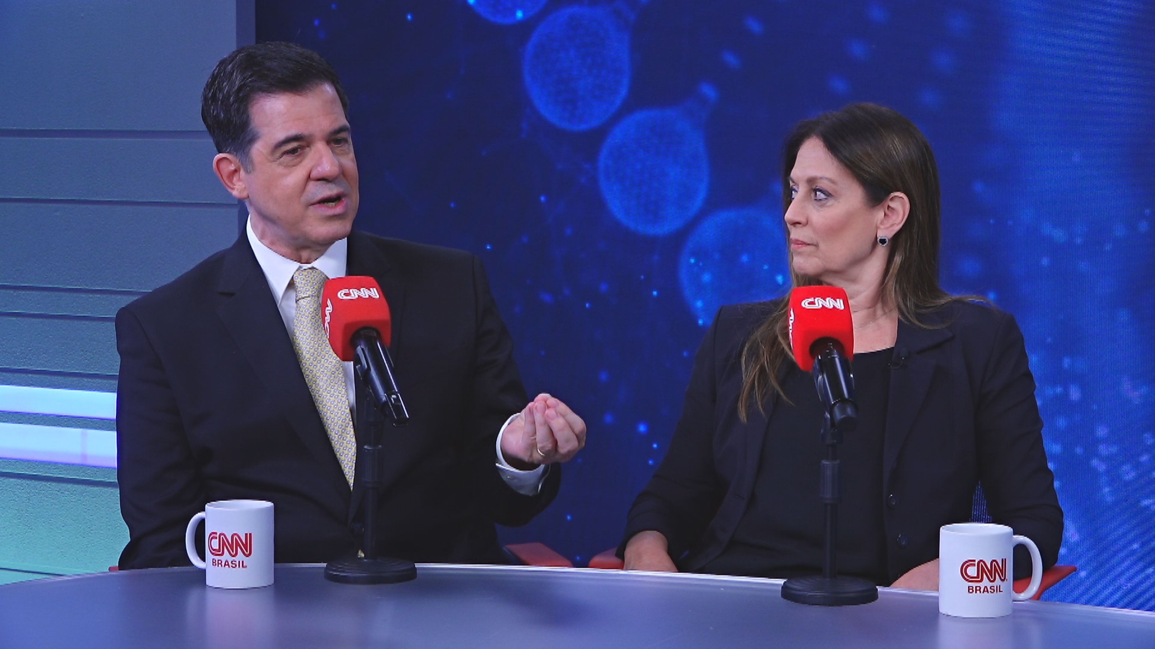Denise Hachul, cardiologista do Instituto do Coração (InCor) do Hospital das Clínicas da Faculdade de Medicina da Universidade de São Paulo (HCFMUSP), e Francisco Darrieux, médico responsável pelo Ambulatóri