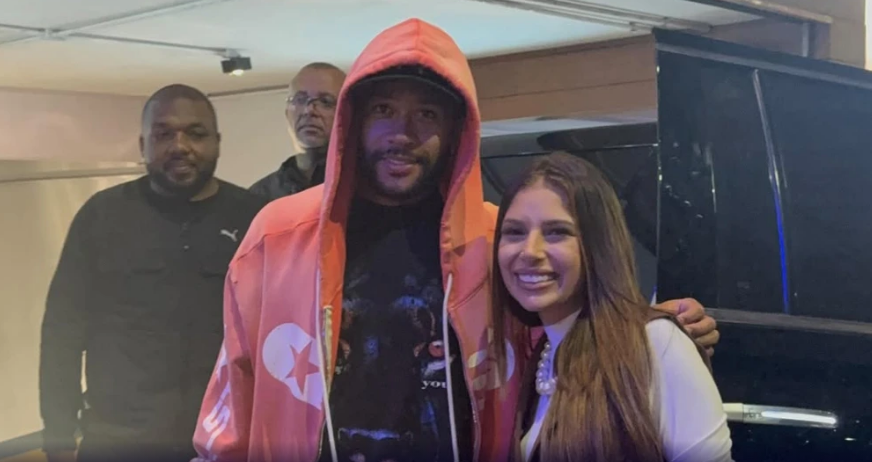 Depay tira foto com fã de Virgínia