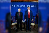 Casa Branca posta foto da reunião Trump-Putin: “Em busca da paz”