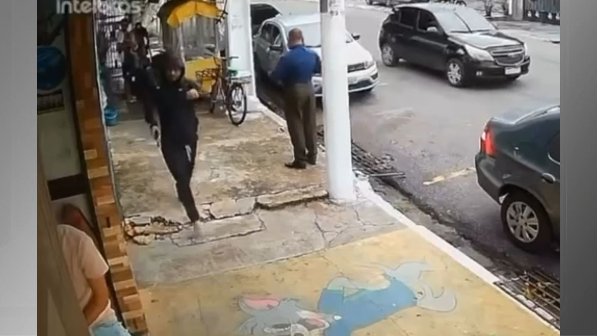 Imagem de destaque do post: Vídeo: homem é assassinado a tiros a luz do dia em Belém