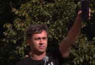 Nikolas exibe Bolsonaro no celular e diz que STF “não está acima do Brasil”