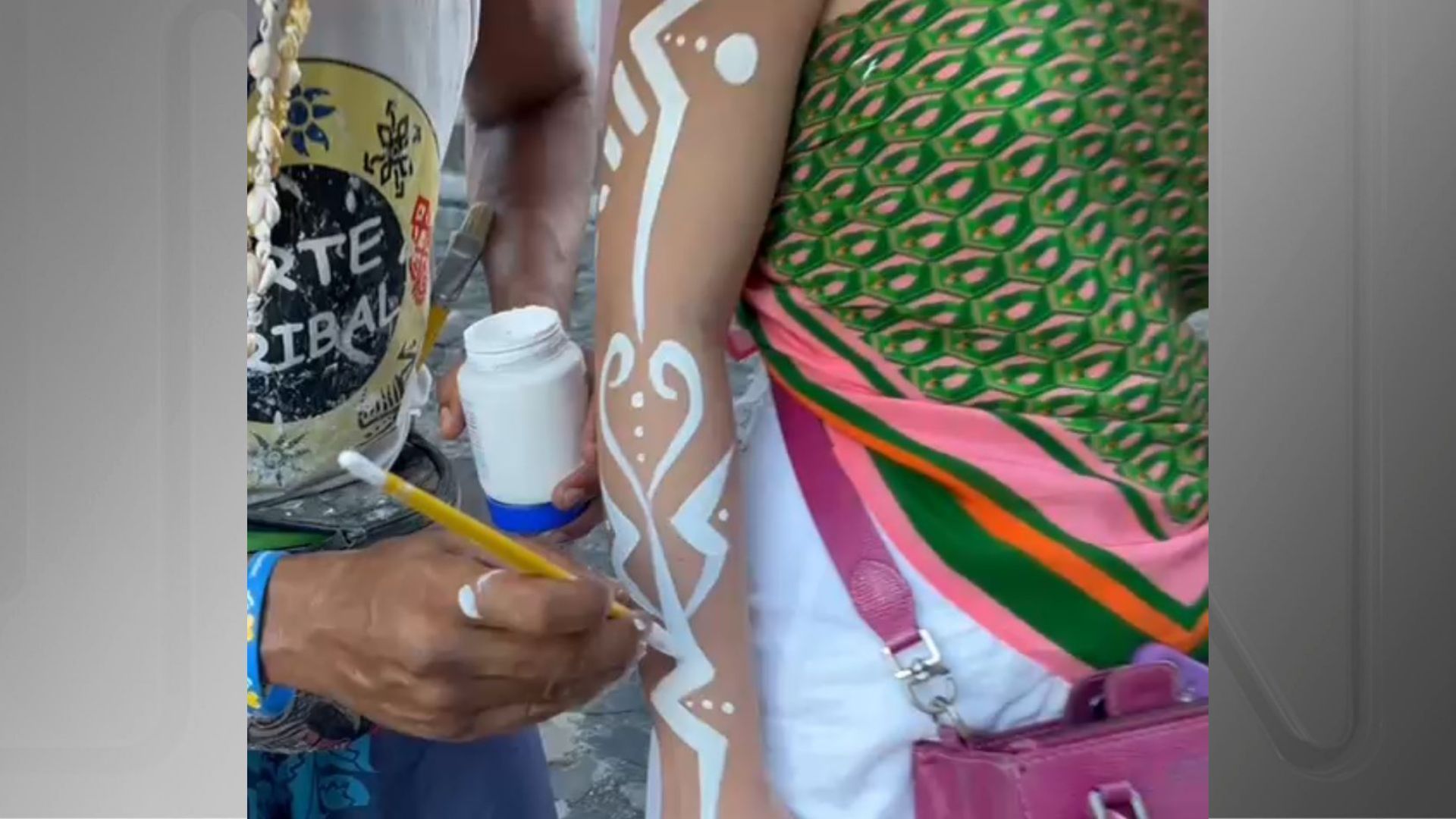 Imagem de destaque do post: Mulheres são presas por cobrarem R$ 400 para pintar turistas no Pelourinho