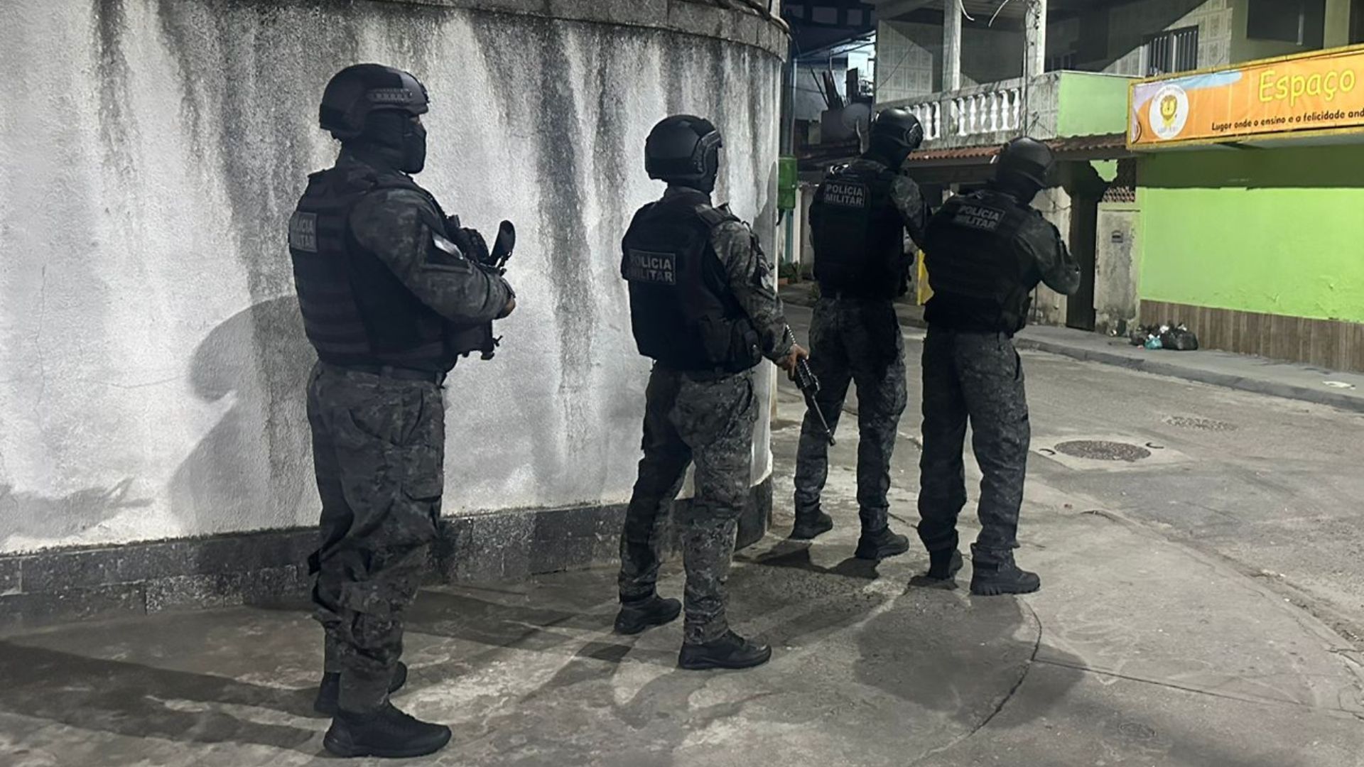 Polícia realiza operação na Zona Oeste do Rio: 37 escolas e 5 unidades de saúde são afetadas