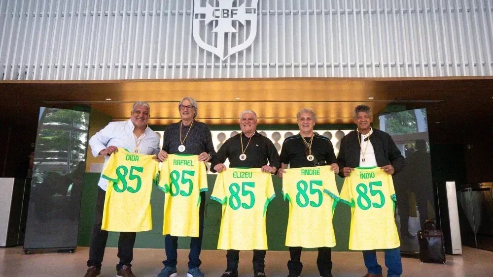 Dida, Rafael Cammarota, Elizeu, André e Índio representaram o Coritiba na sede da CBF