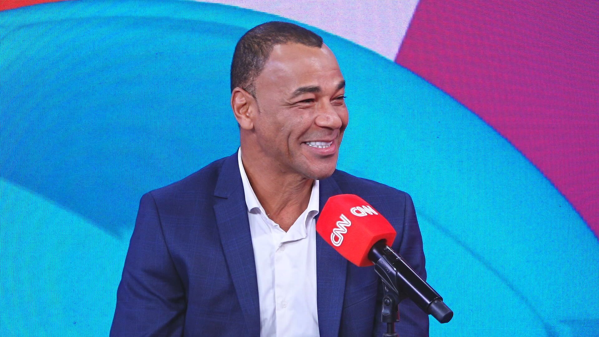 Cafu, sorrindo, no CNN Esportes S/A