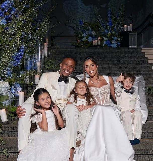 Éder Militão, Tainá Castro e os filhos no casamento do casal