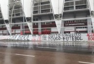Torcida do Inter protesta no Beira-Rio: "Libertadores é obrigação"