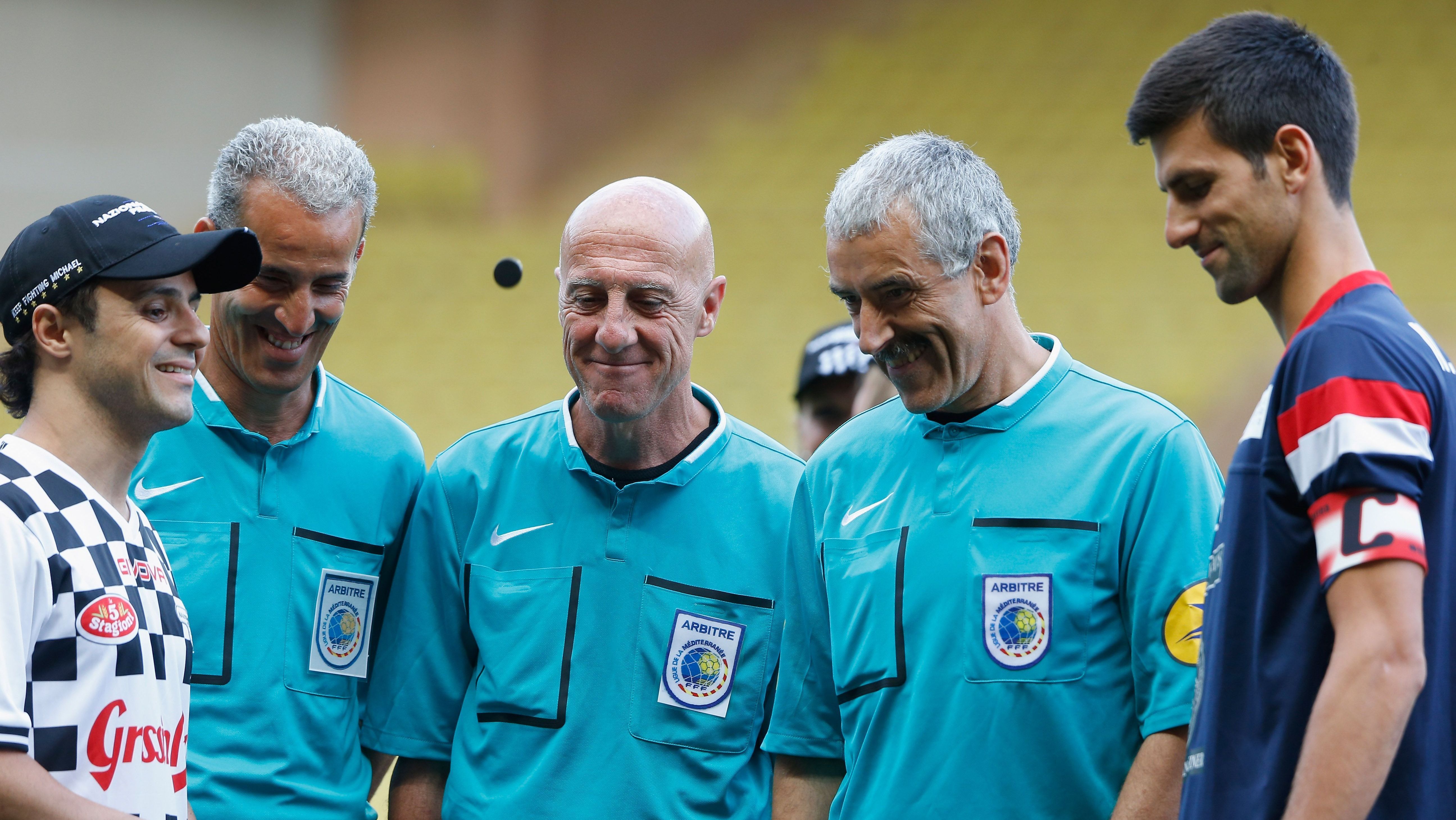 Felipe Massa e Djokovic durante partida de futebol