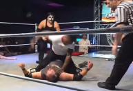 Filho de campeão do UFC "sai do roteiro" e espanca lutador no wrestling
