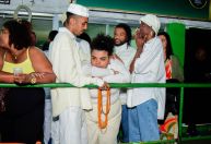 Flora Cruz, filha de Arlindo, chora em velório do pai