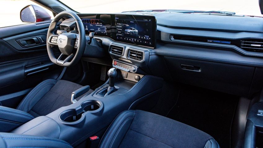 Modelo tem interior luxuoso e esportivo • Divulgação