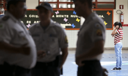 Justiça autoriza Tarcísio a contratar PMs para escolas cívico-militares