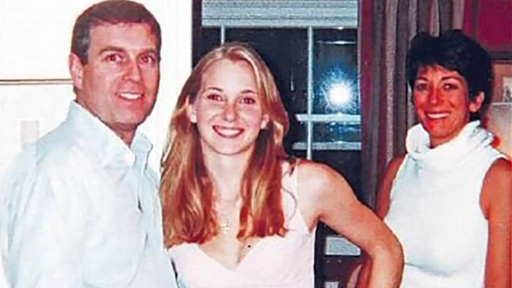 Fotografia parece mostrar o Príncipe Andrew com a acusadora de Jeffrey Epstein