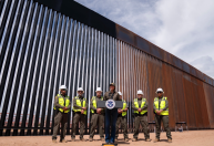 "Quente ao toque": Trump manda pintar muro com México para aumentar calor