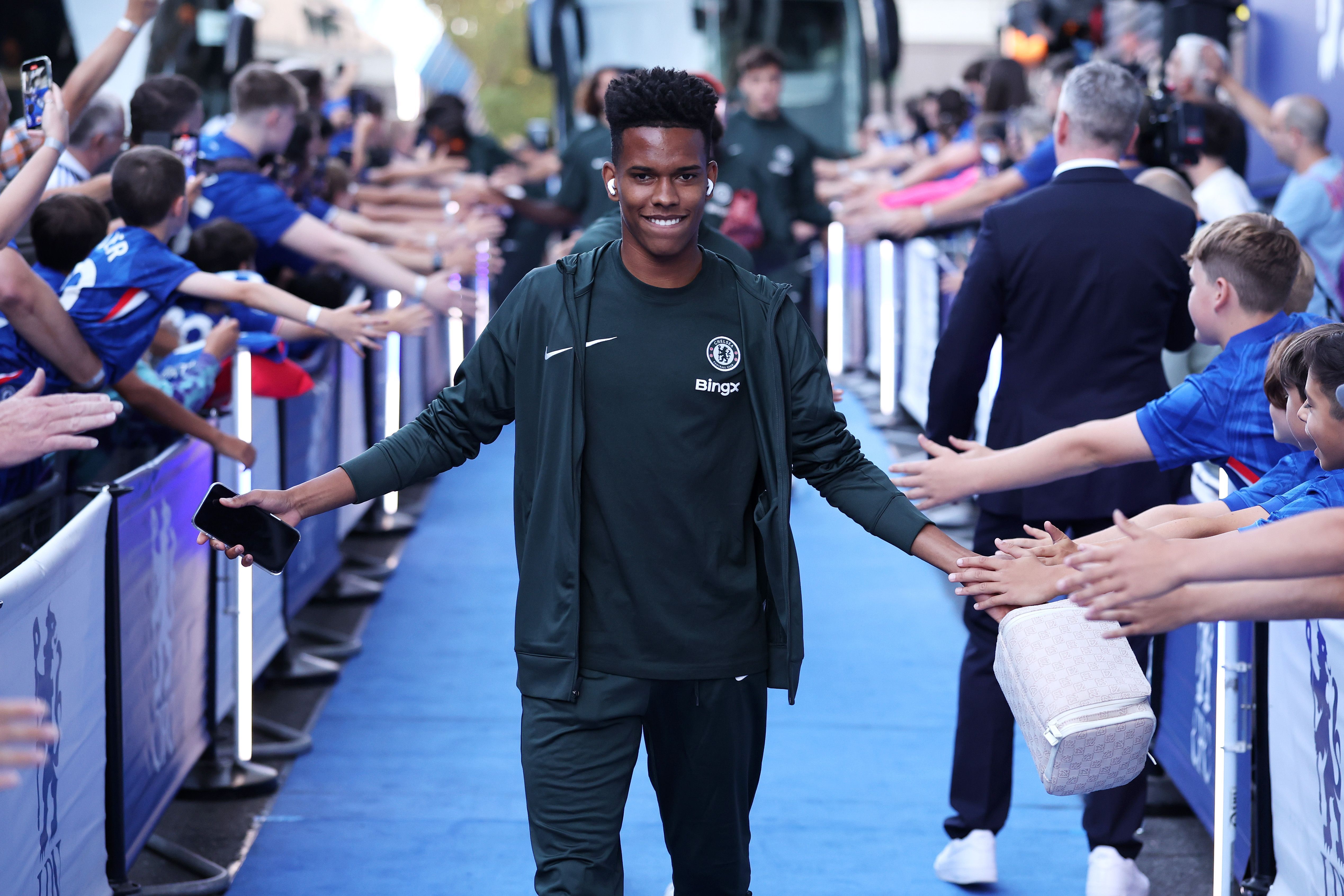 Estêvão estreia na Premier League, mas Chelsea decepciona e só