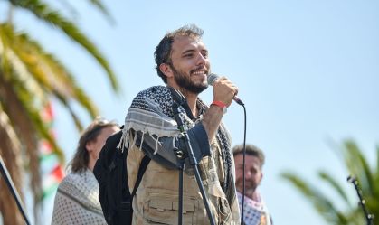 Ativista brasileiro detido em Israel faz greve de sede, diz organização