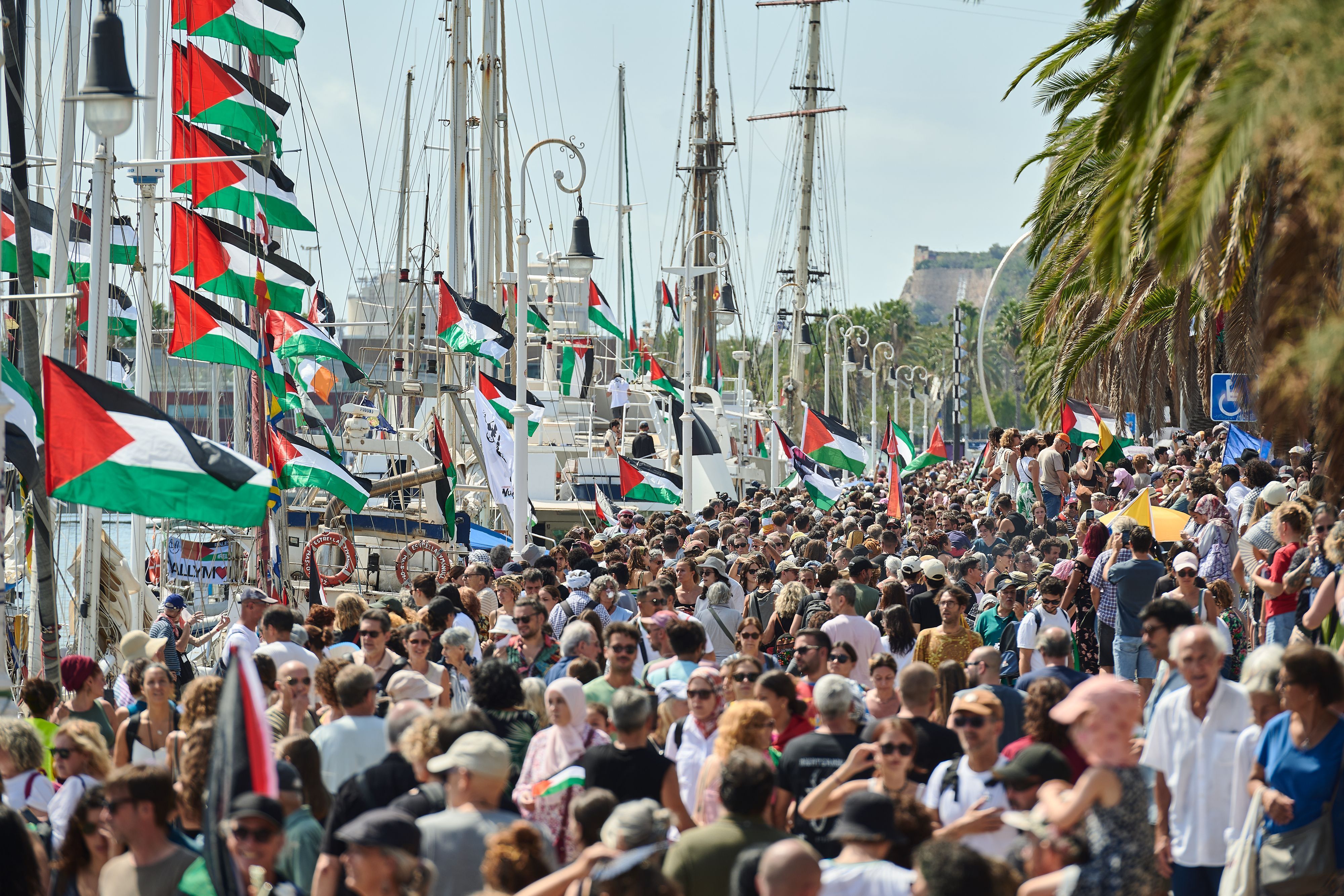 Vista durante o evento de partida da flotilha com ajuda para Gaza em 31 de agosto de 2025 em Barcelona, ​​Espanha.