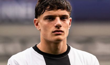 Liverpool contrata Giovanni Leoni e mira bicampeonato na Premier League