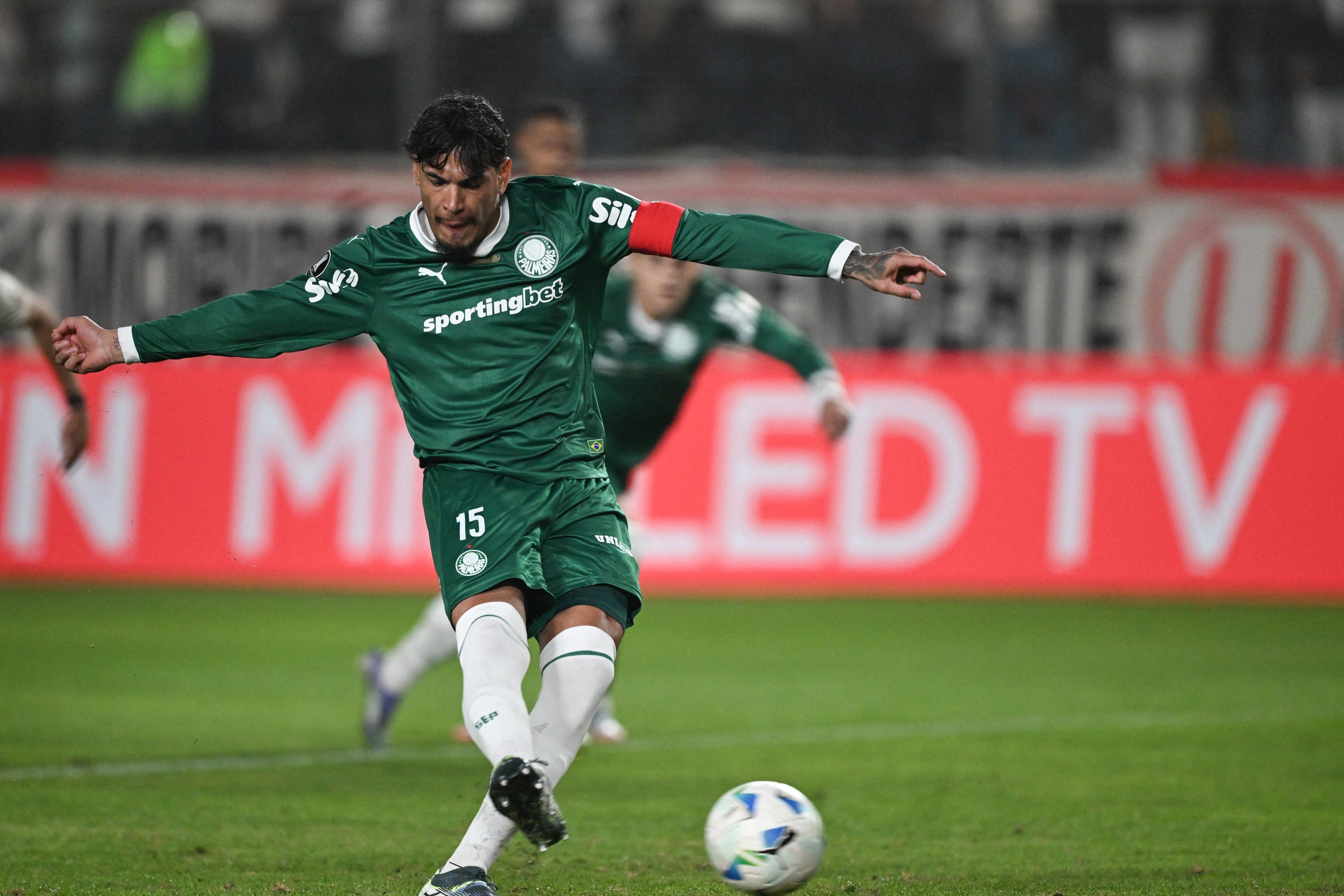 Gustavo Gómez marcou de pênalti em Palmeiras x Universitario, pela Libertadores