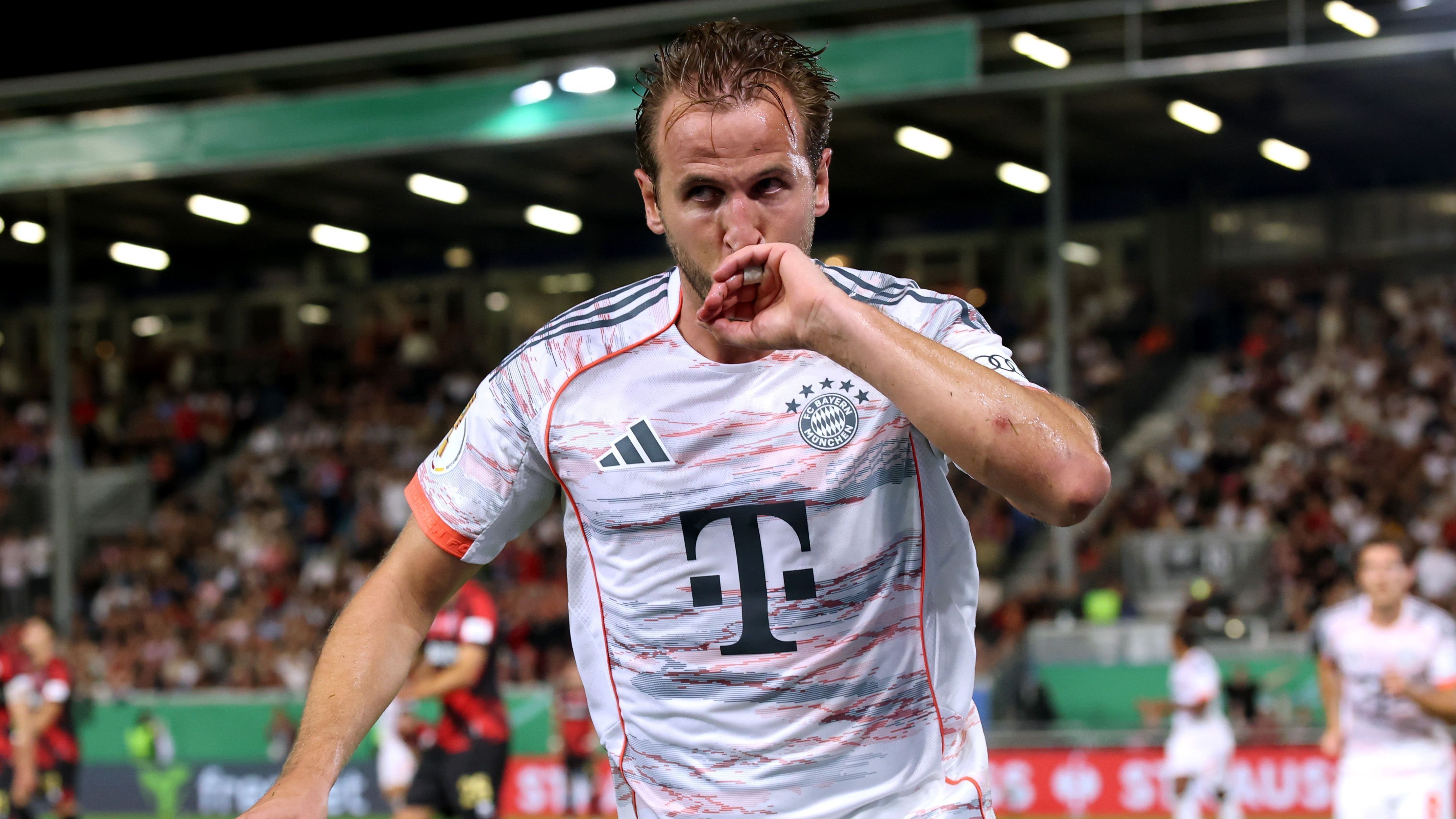 Harry Kane comemora gol na Copa da Alemanha