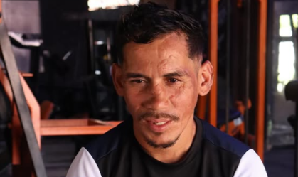 Homem embriagado de chinelo: veja o que ele já ganhou após corrida