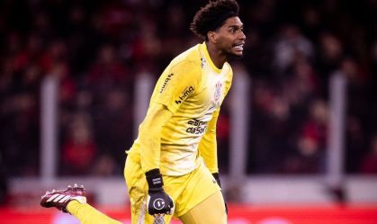 Hugo Souza reage à fala de Ancelotti e diz se será desfalque no Corinthians