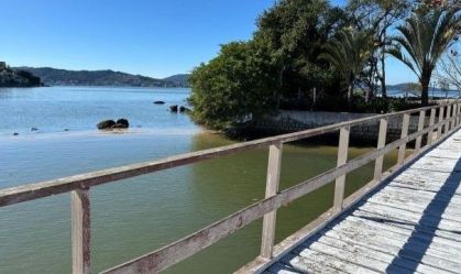 Ilha em Florianópolis vai à leilão com "pechincha"; veja fotos e quanto vale