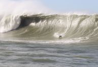 Ciclone pode ter gerado megaonda de 15 metros no Brasil, recorde no surfe