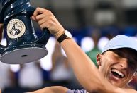 Swiatek bate Paolini e leva 1º título no WTA 1000 de Cincinnati