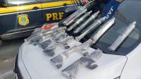PRF apreende fuzis escondidos em painel de carro em Teresópolis (RJ)