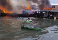Incêndio de grande proporção atinge comunidade em Santos, veja vídeo
