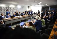 Oposição comemora vitória em comando da CPMI do INSS; base minimiza derrota