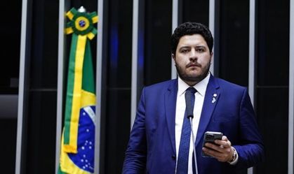 Adultização: Relator de PL diz que projetos querem "surfar onda" de Felca