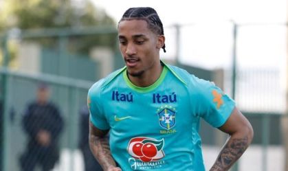 João Pedro em treino da Seleção Brasileira